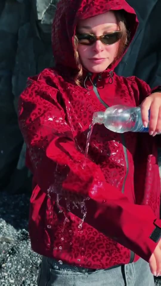 UNDRY jacket changing colour with heat