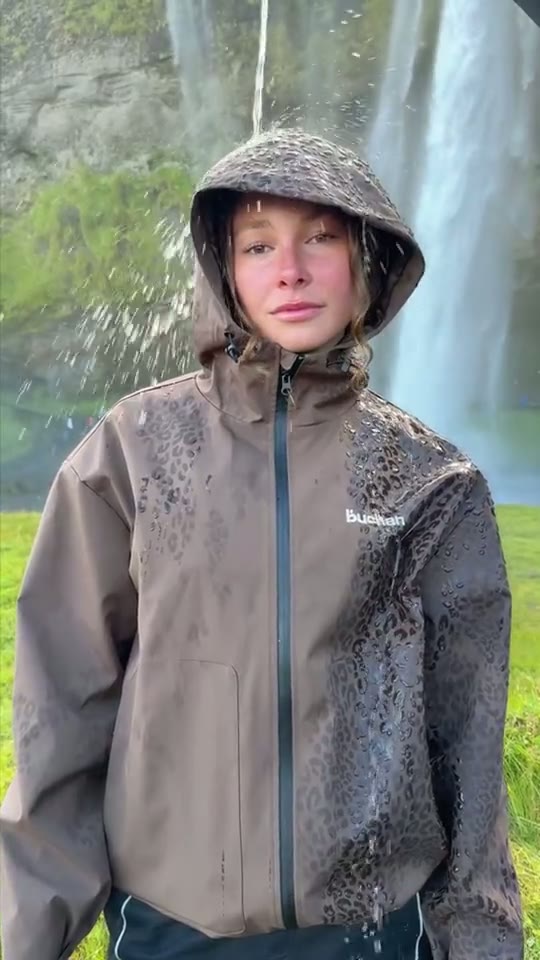 UNDRY heat reactive jacket on video